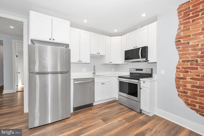 Building Photo - 230 S Market St