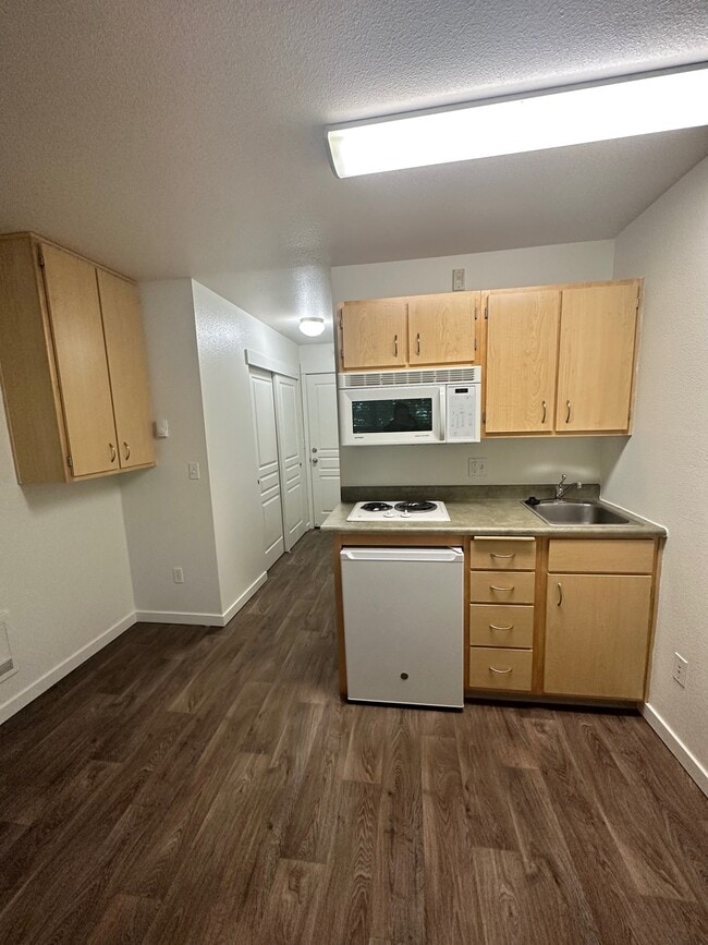 Kitchen - Commons at Sylvan Highlands Apartments