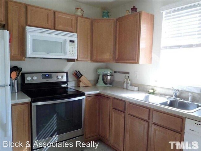 Foto del edificio - 2 br, 2.5 bath House - 9813 Layla Avenue