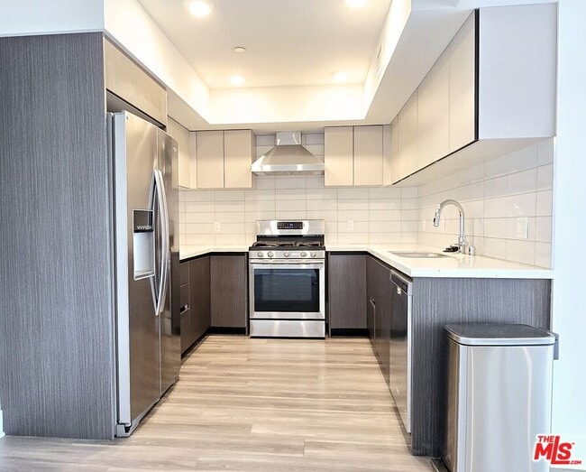 Foto del edificio - 5030 Rosewood Ave