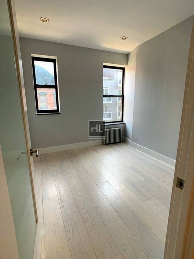 Building Photo - LOWER EAST SIDE 4 BED 2 BATH - WON'T LAST!!!