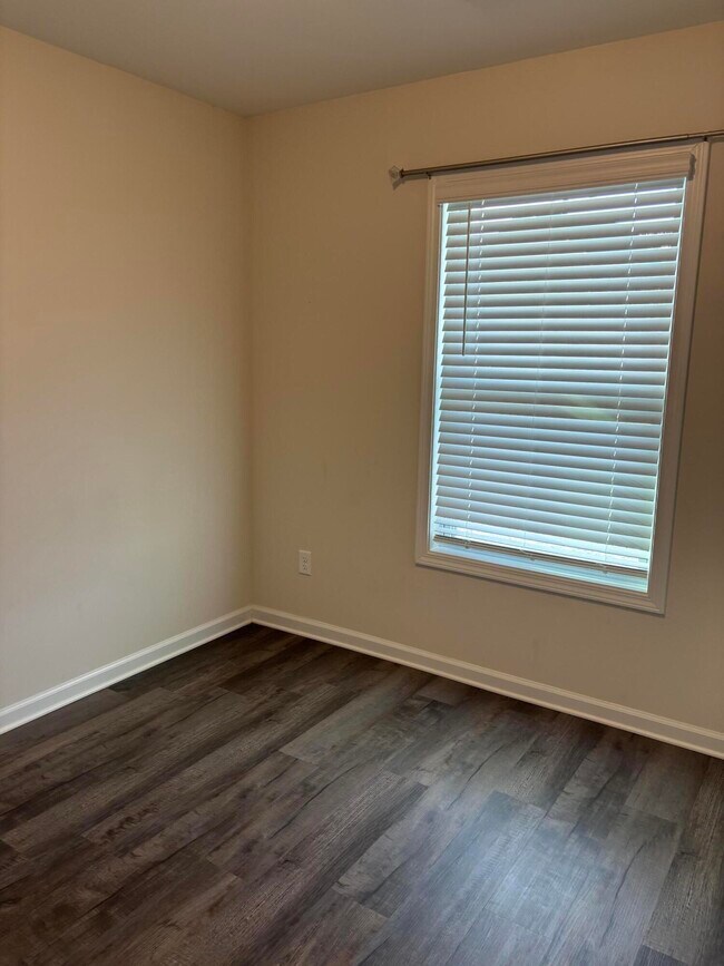 Foto del edificio - 335 Niblick Dr