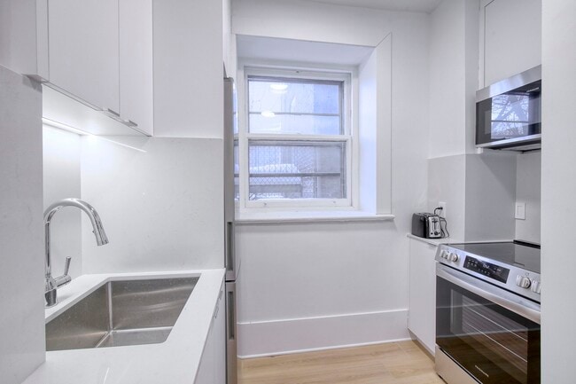 Building Photo - 1245 Rue St Marc