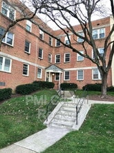 Building Photo - 2211 Washington Ave