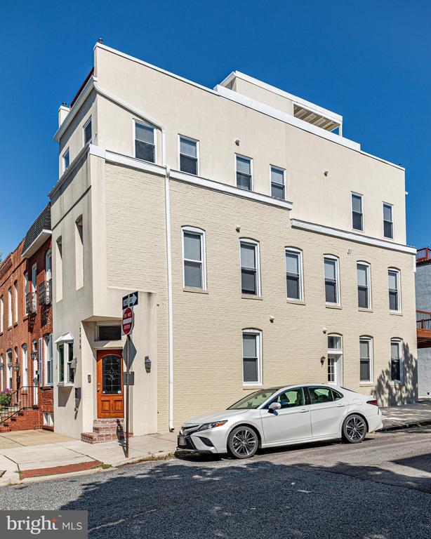 Foto del edificio - 2408 Hudson St