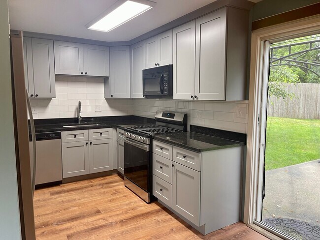 Foto del edificio - 10 Willow Ln