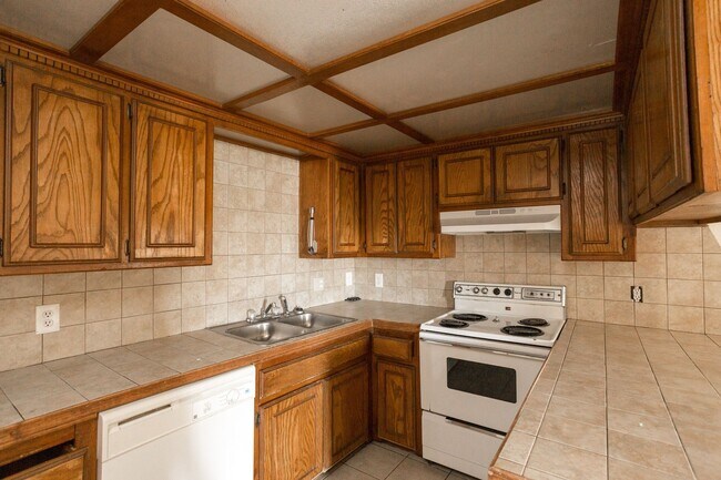 Foto del edificio - Spacious Duplex Available for Rent