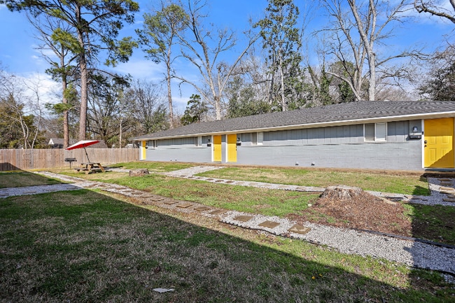 Building Photo - 206 Gunter St