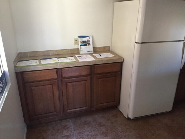 Building Photo - 1810 E Blacklidge Dr