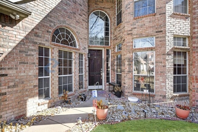 Building Photo - 909 Parker Dr