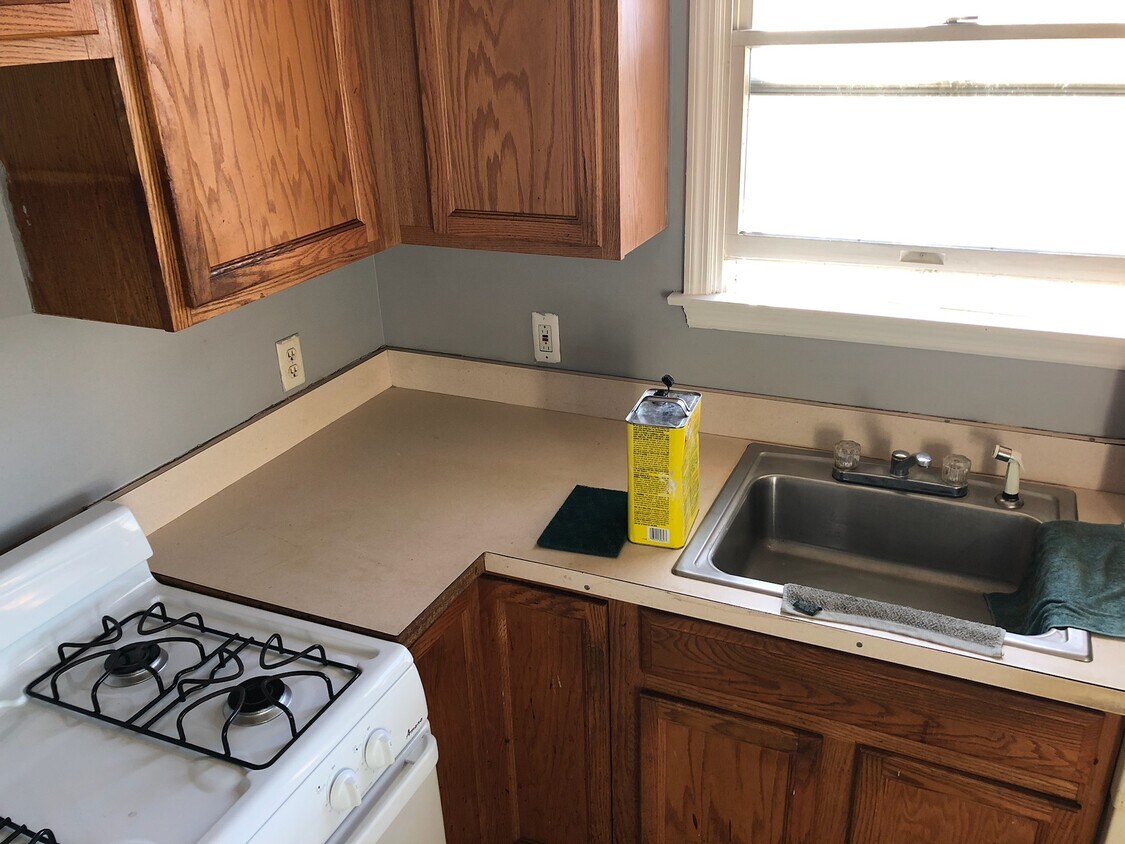 Kitchen - 160 Lawrence St