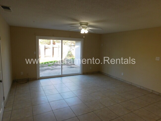 Foto del edificio - 9837 Lincoln Village Dr