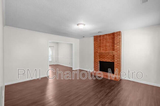 Foto del edificio - 10800 Whittersham Dr