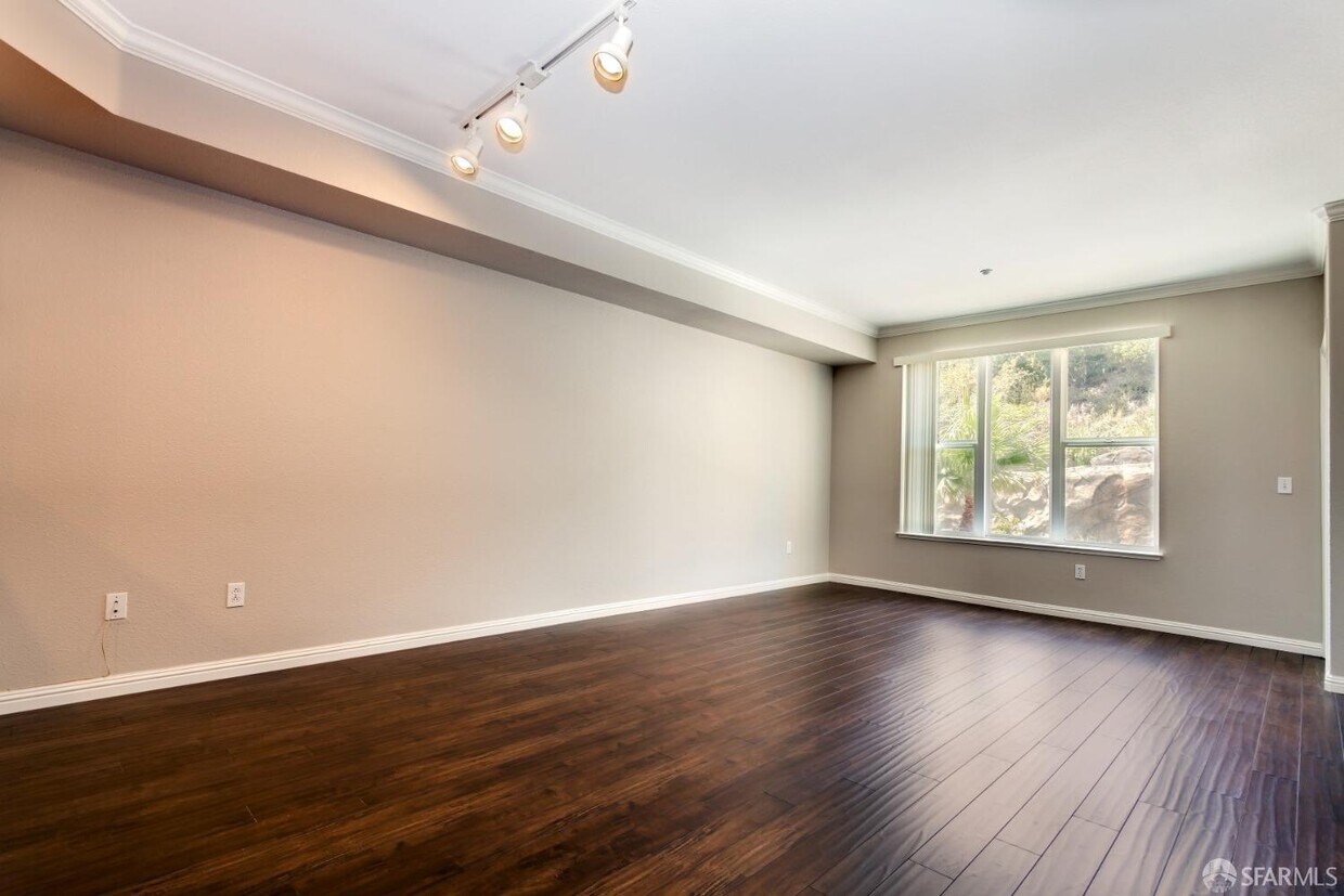 Foto principal - 2200 Gellert Blvd
