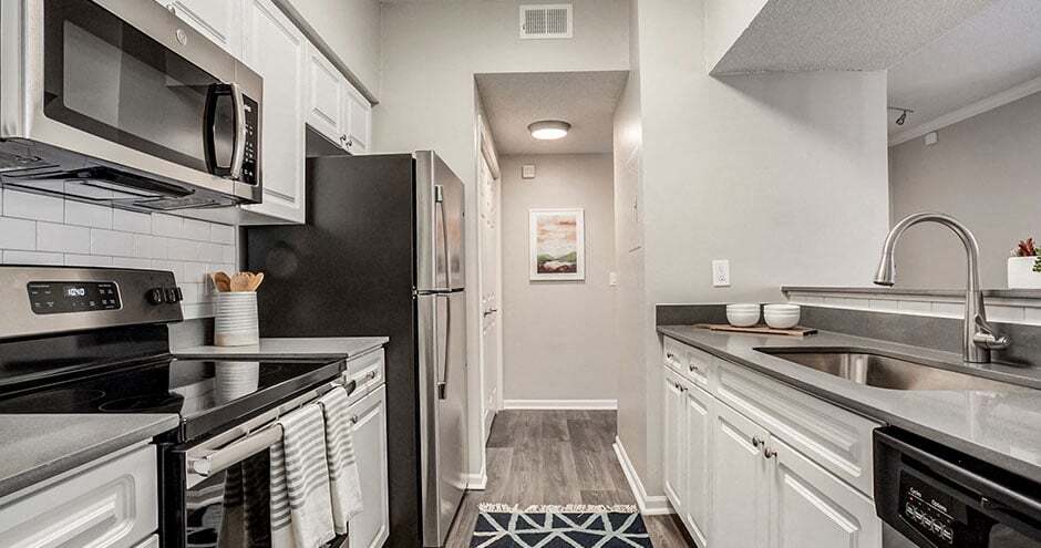 Foto principal - The Crossing at Barry Road Apartments