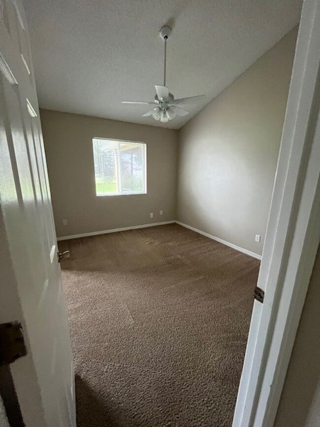Building Photo - **4/2 in Copperfield Estates - Red Bug Lak...