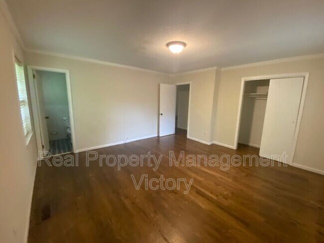 Foto del edificio - 1653 3rd Pl NW