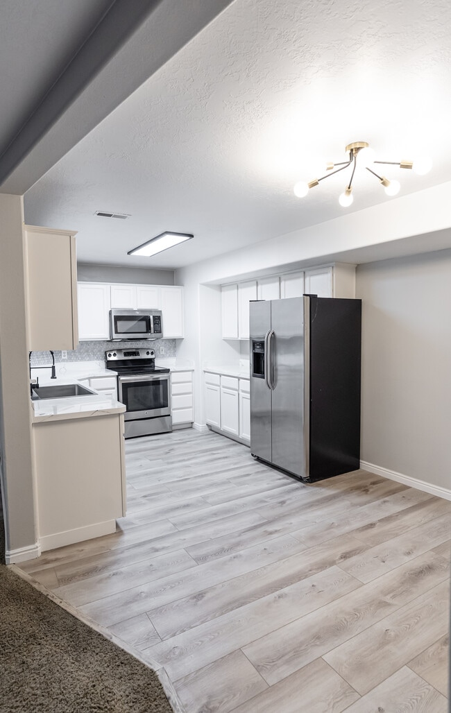 Building Photo - 8084 N Ridge Loop E