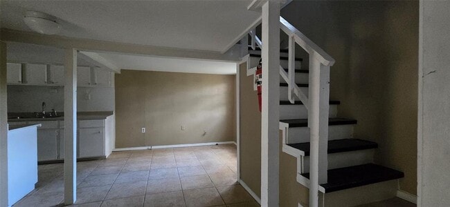 Building Photo - 900 Mohawk Dr