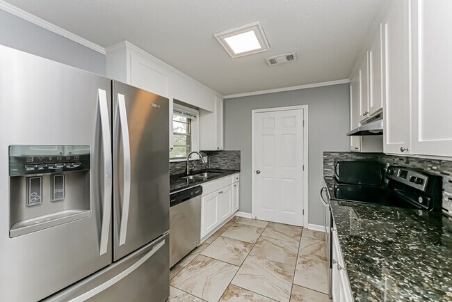 Foto del edificio - 658 Partridge Ln