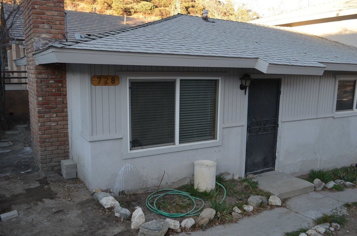 Foto principal - Charming 2-Bedroom Unit in Frazier Park