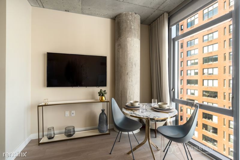 Foto principal - 1 br, 1 bath Condo - 118 W Illinois St