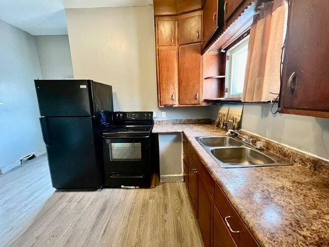 Building Photo - 87 King St E