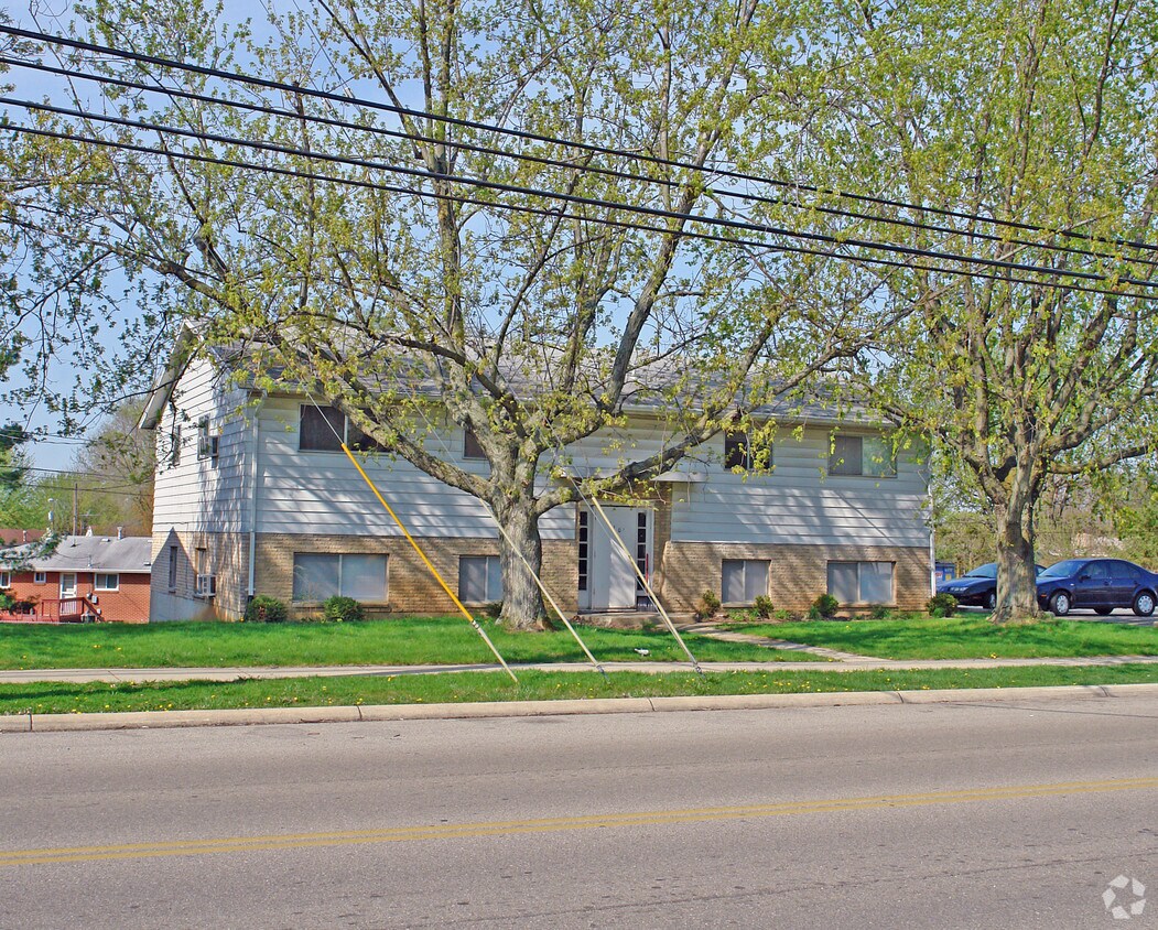 910 W Lake Ave, New Carlisle, OH 45344 Apartments in New Carlisle, OH