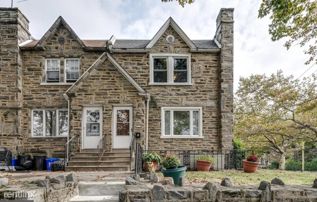 Building Photo - 2 br, 1 bath Condo - 3273 Teesdale St