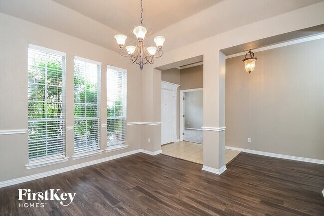 Building Photo - 621 Dorchester Dr