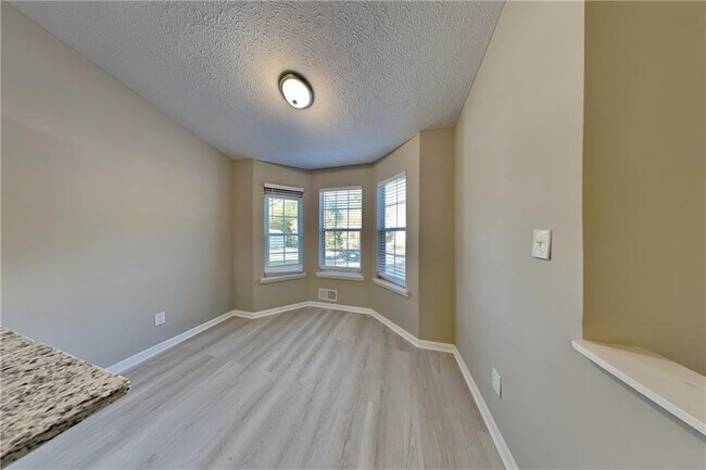 Building Photo - 260 King William Dr