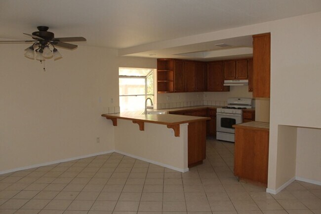 Foto del edificio - Two-Story 3-Bedroom Home in Yucaipa's Roll...
