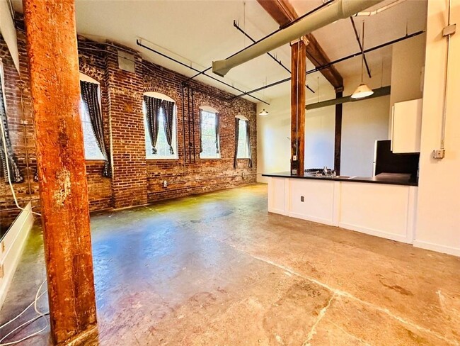 Foto del edificio - 887 West Marietta St NW