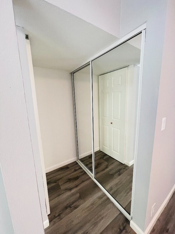 Foto del edificio - 7044 Hawthorn Ave