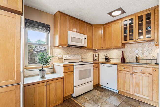 Kitchen - 3365 Chisholm Trl