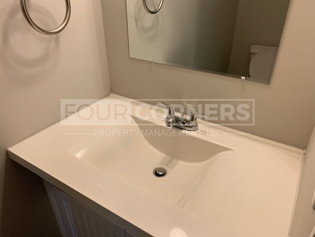 Foto del edificio - Beautiful 2 Bedroom 2.5 Bath Townhome