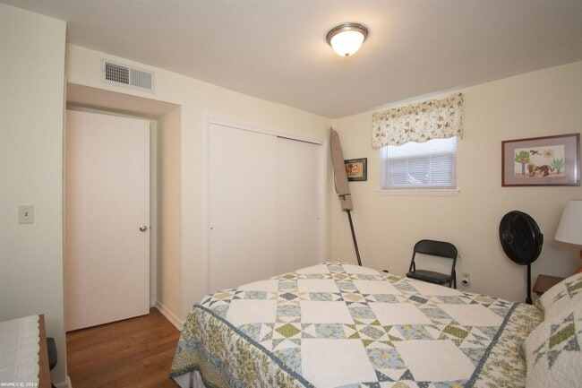 Building Photo - 2 Bed Apartment in Blacksburg With Some Utilities Included