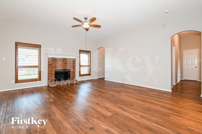 Foto del edificio - 204 Troy Ln