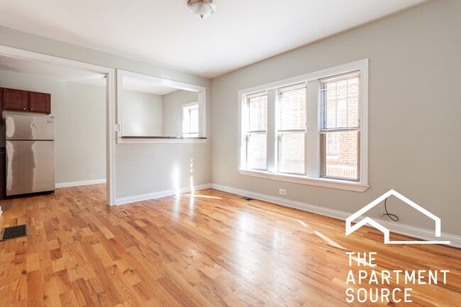 Photo - 626 W Barry Ave (Chicago, IL) Apartment