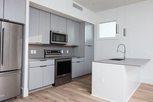 Building Photo - 1530 Felicity