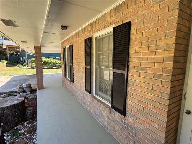 Foto del edificio - 5594 Laurel Ln NW