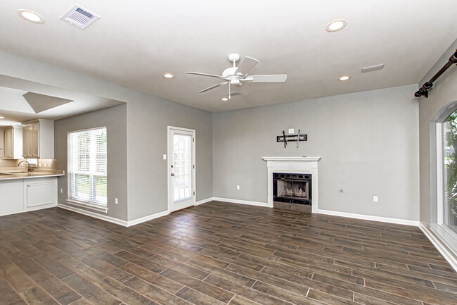 Building Photo - 13333 Parwood Ave