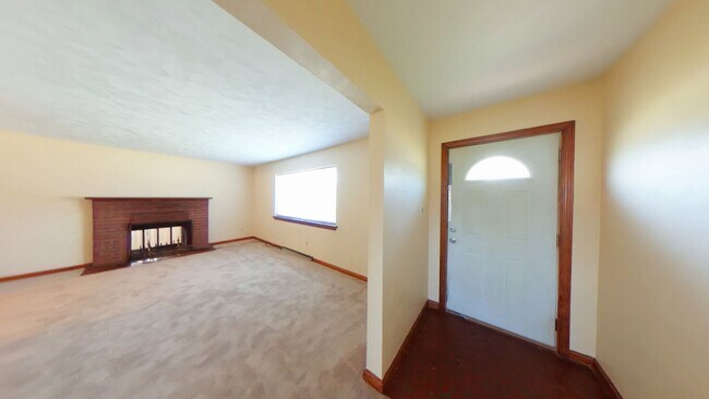 Building Photo - Brick Ranch Near Newport News City Center For Rent