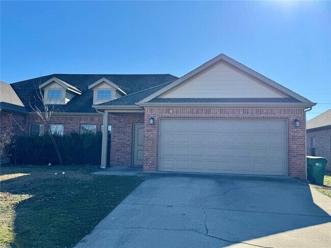 Building Photo - 936 Kensington Dr