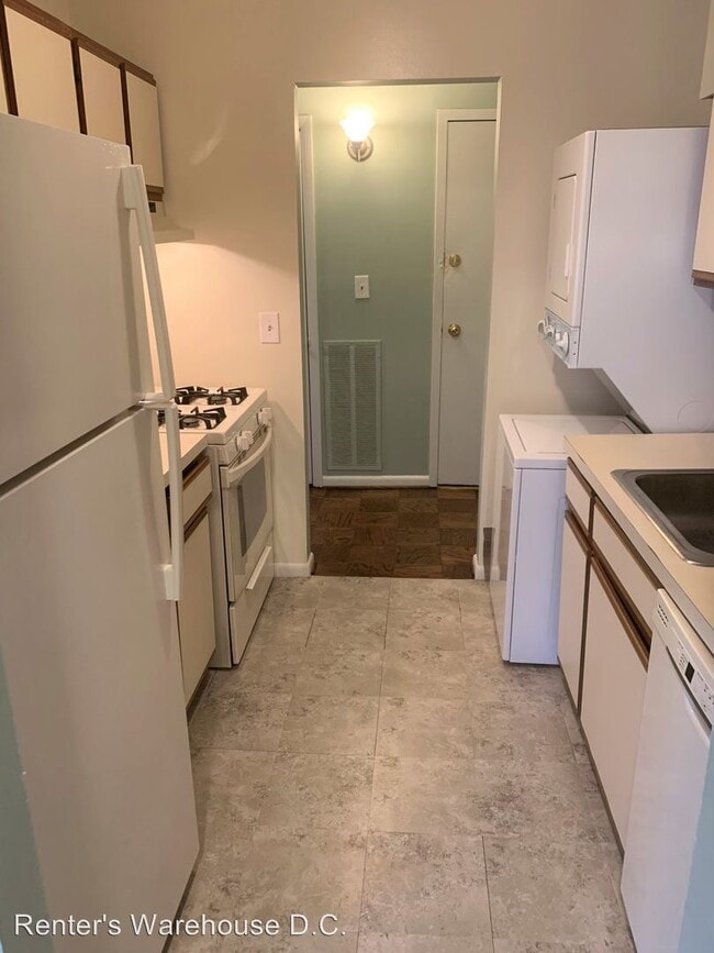 Building Photo - 1 br, 1 bath House - 3382 Hewitt Ave #202