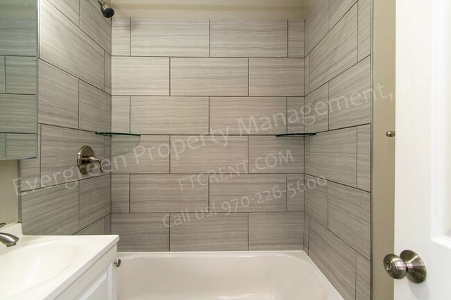 Foto del edificio - 207 E Stuart St