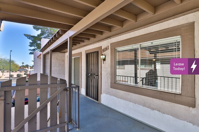 Building Photo - 1024 N 85th Pl