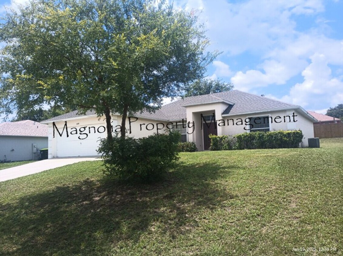 Foto principal - 4 Bedroom 2 Bathroom Home