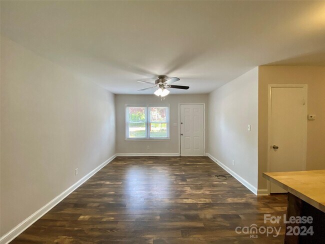 Building Photo - 1108 Ridgewood Dr