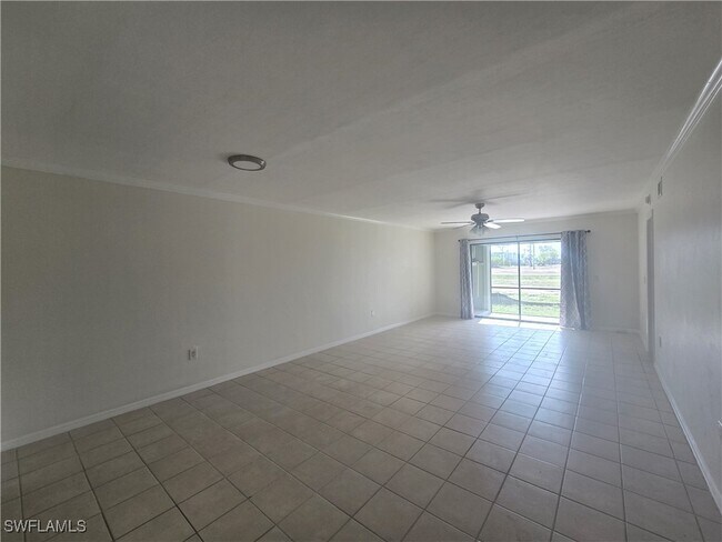 Foto del edificio - 4815 Triton Ct E